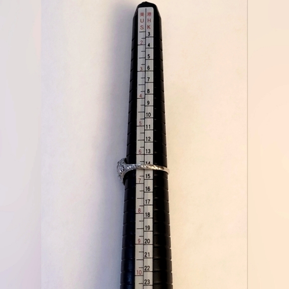 VINTAGE ESTATE 1950s ART DECO 18k Solid White Gold Blue Saphire and Diamond Ring - Picture 6 of 9